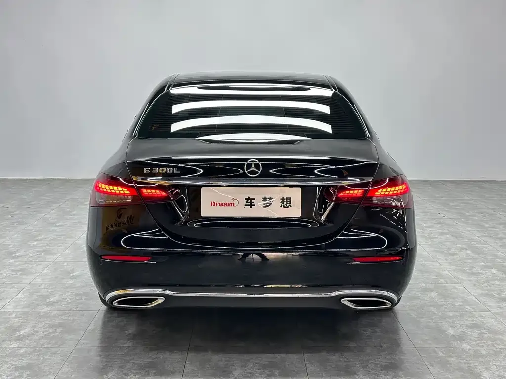 Mercedes-Benz E-Class — фото 4