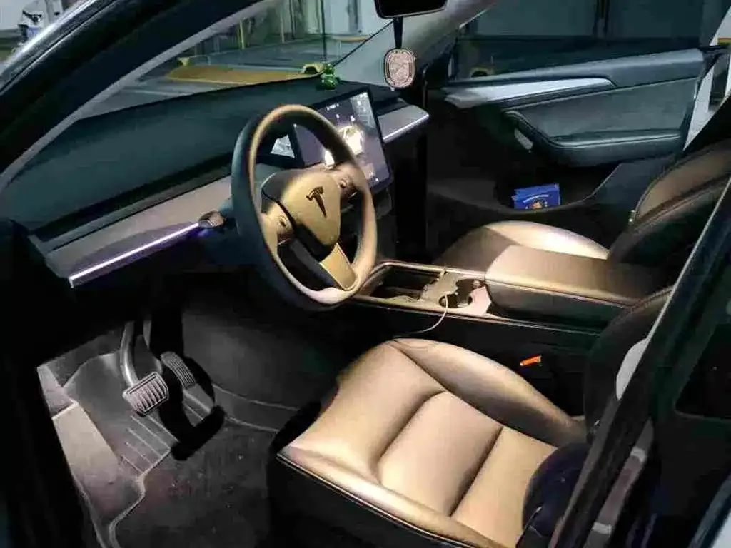 Tesla Model Y — фото 4