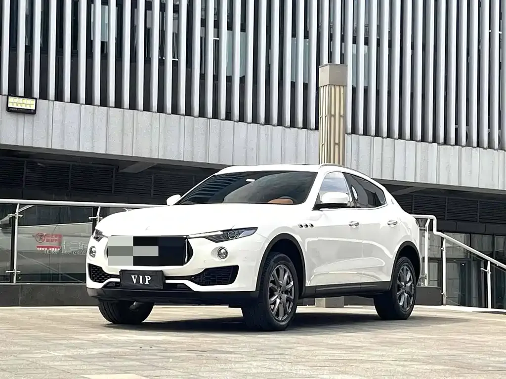 Maserati Levante — фото 1