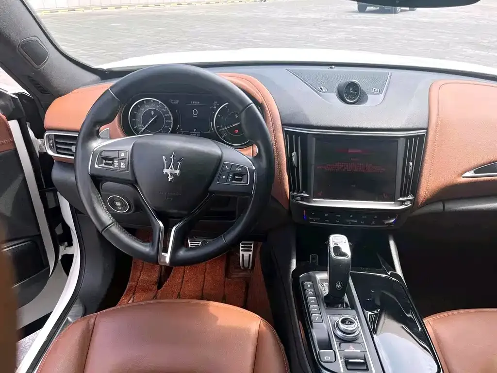 Maserati Levante — фото 10