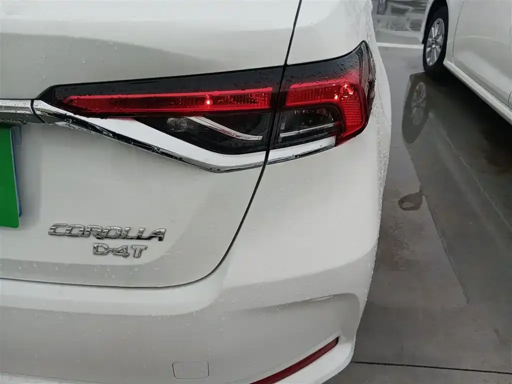 Toyota Corolla — фото 5