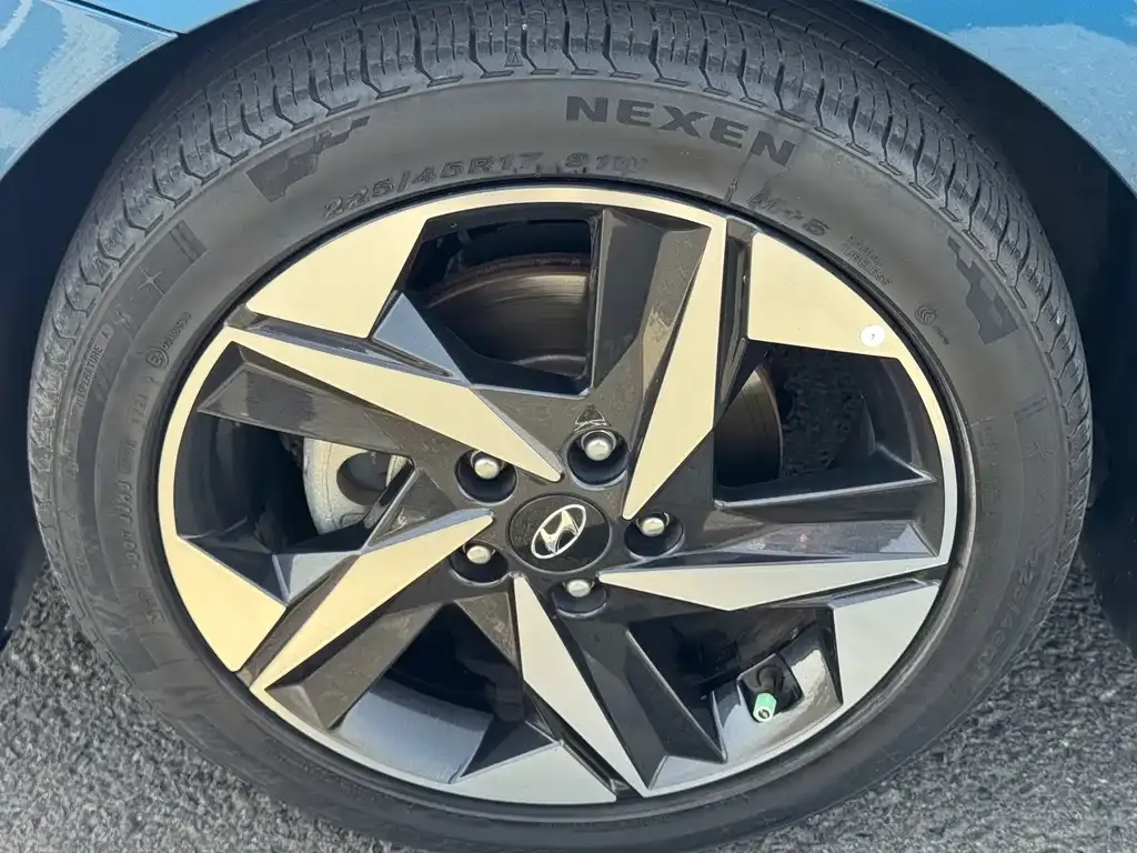 Hyundai Elantra — фото 4