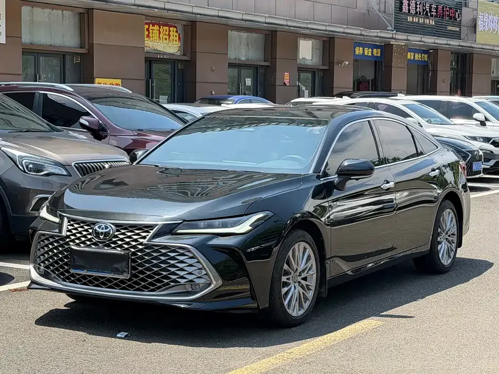 Toyota Avalon — фото 1