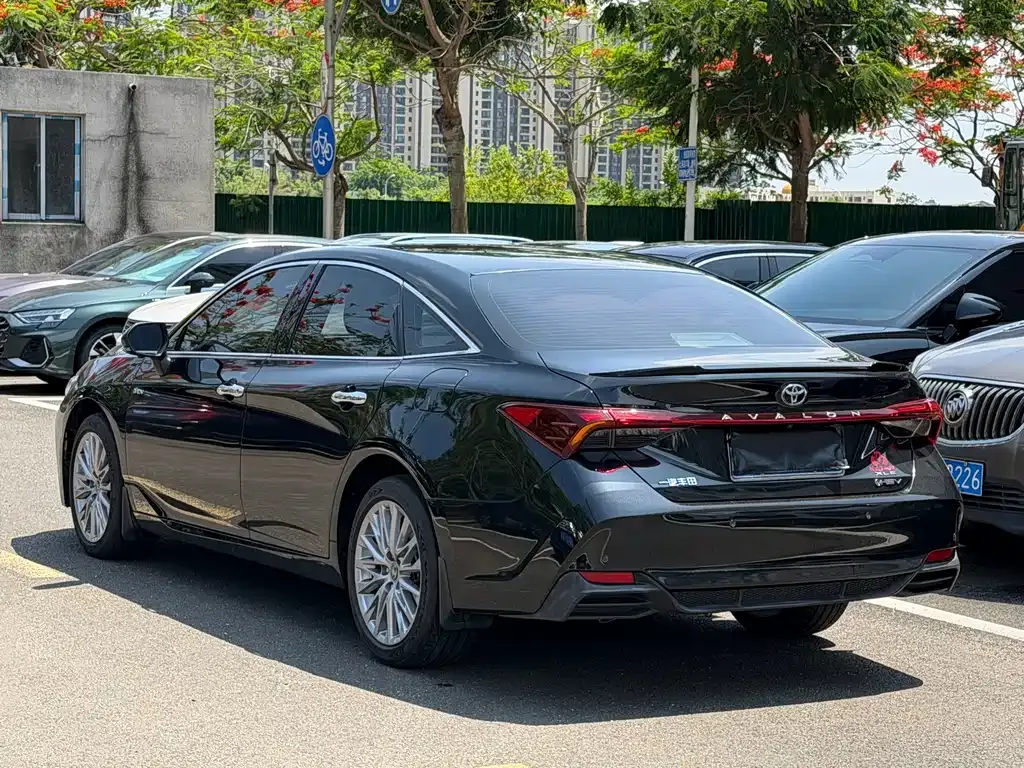 Toyota Avalon — фото 9