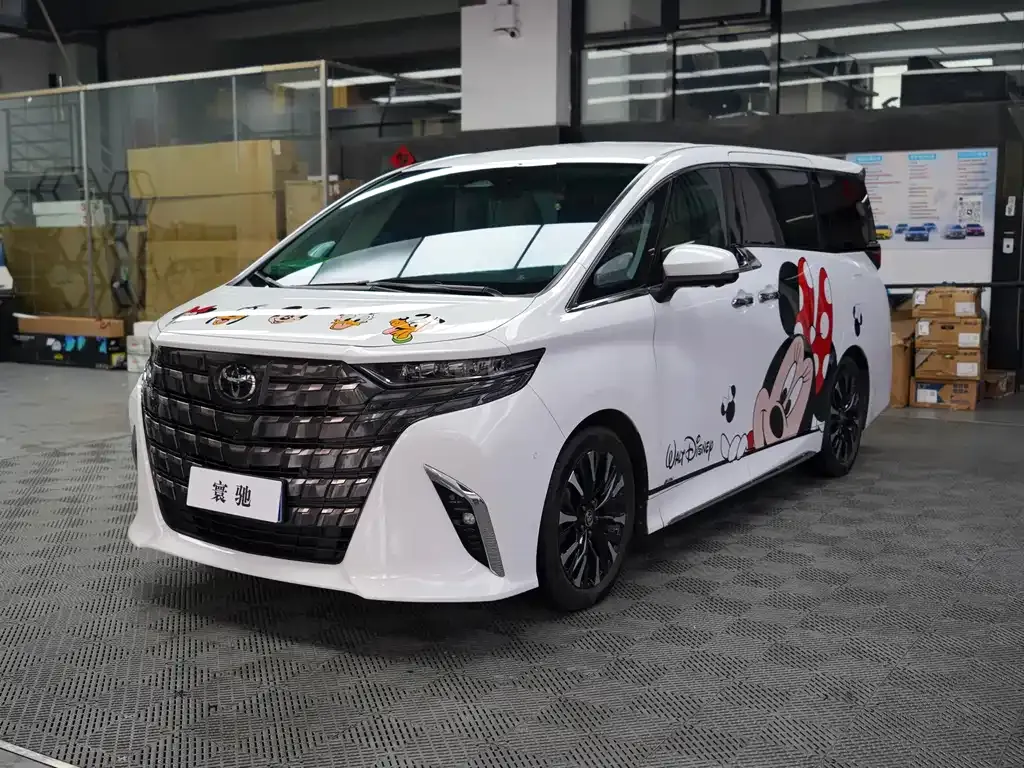 Toyota Alphard — фото 1