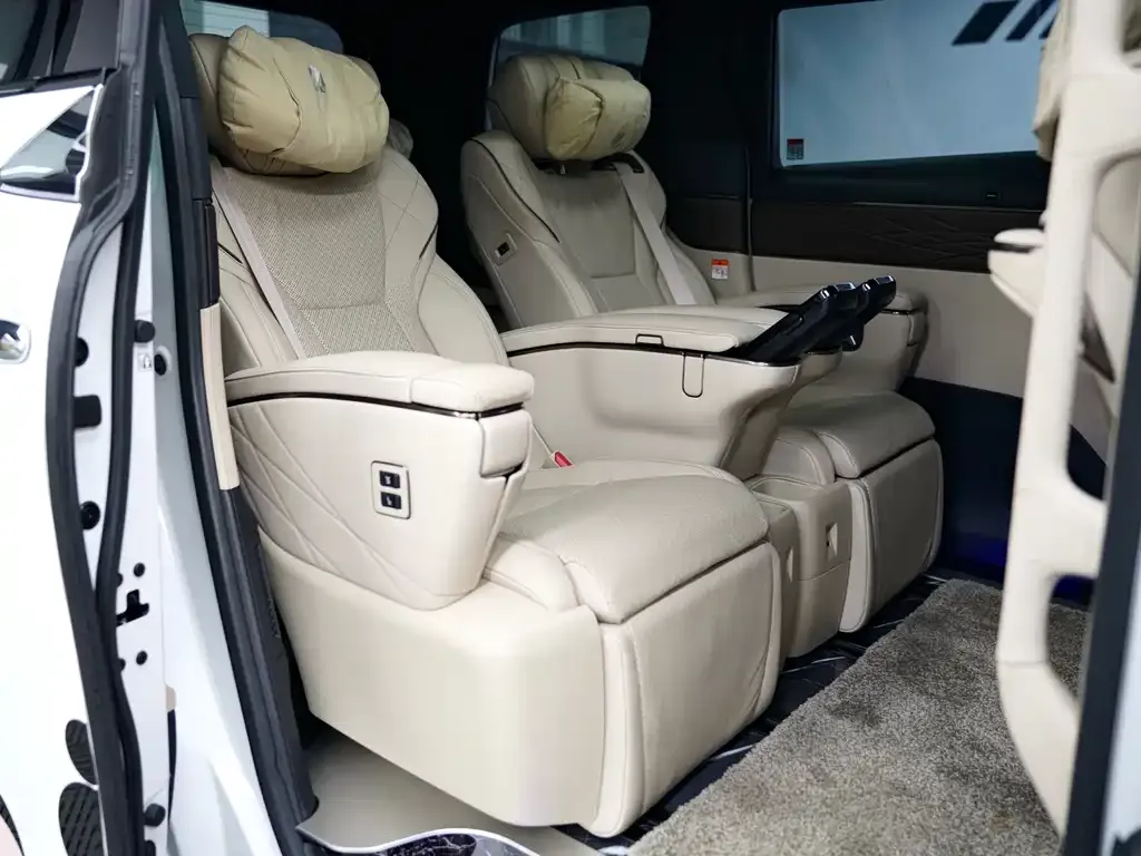Toyota Alphard — фото 3