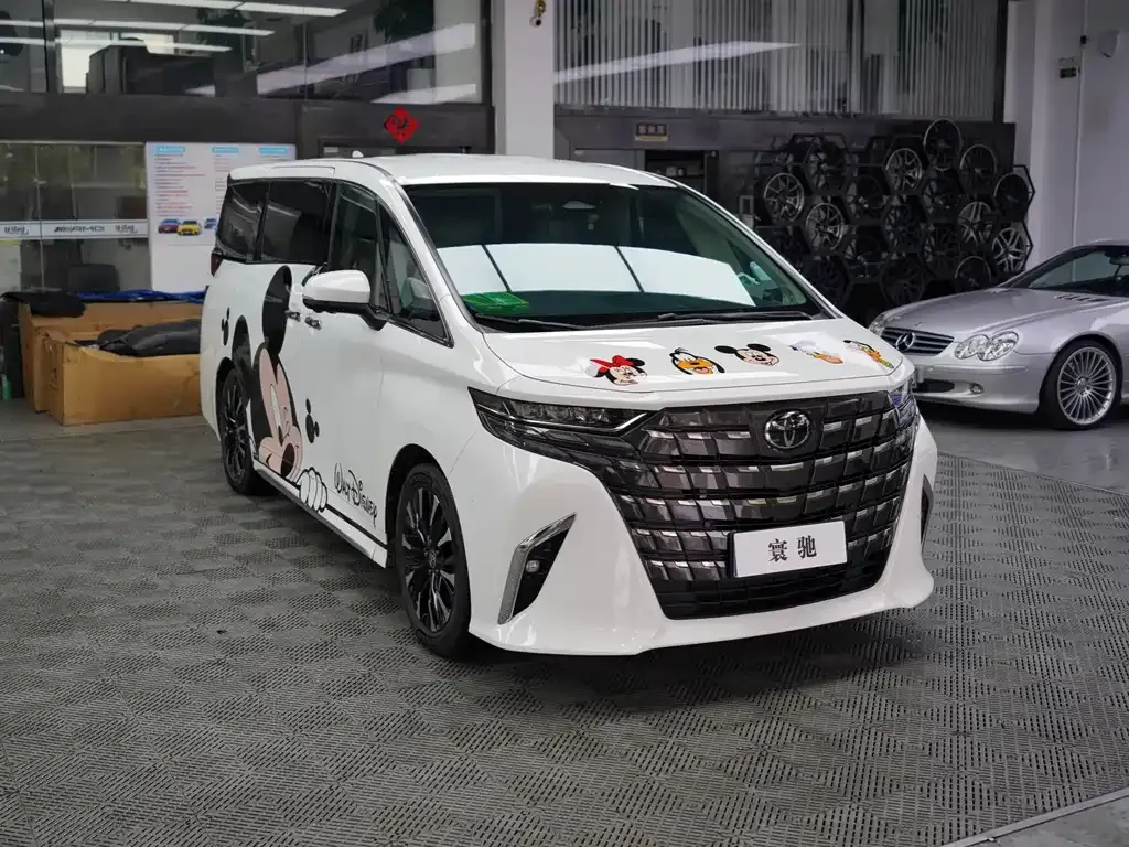 Toyota Alphard — фото 9