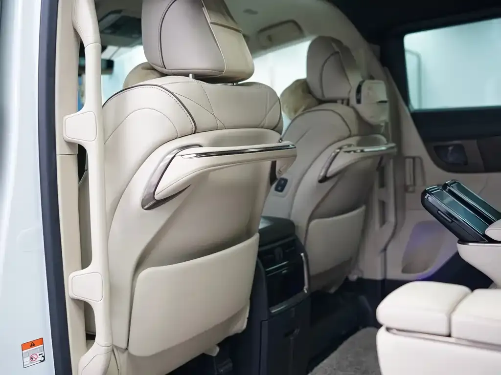 Toyota Alphard — фото 7
