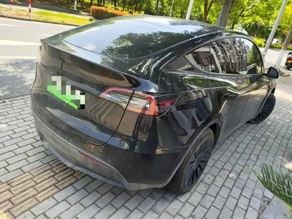 Tesla Model Y — фото 6