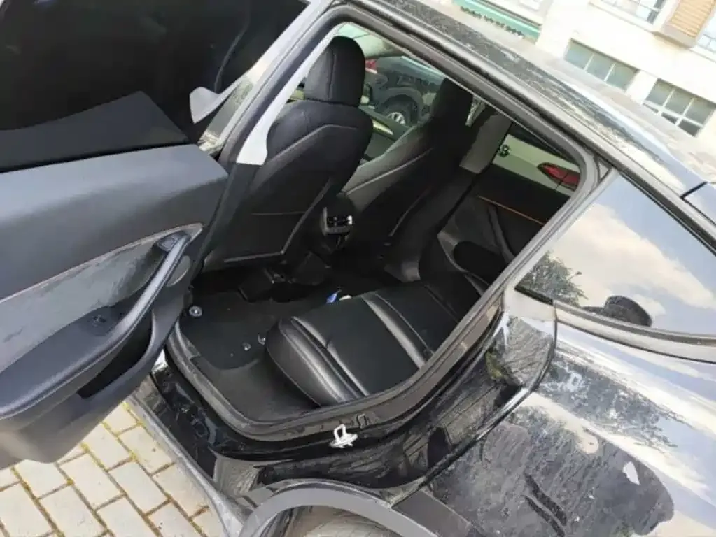 Tesla Model Y — фото 2