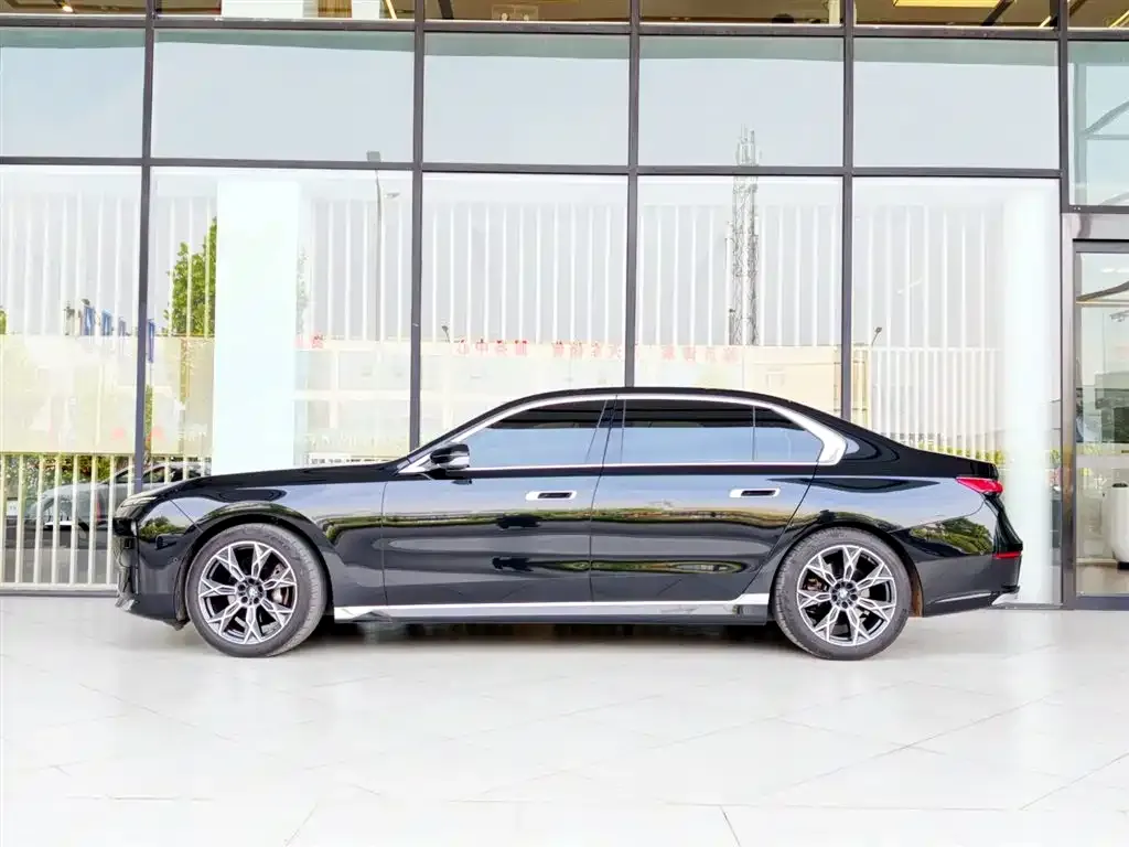BMW 7 Series — фото 5