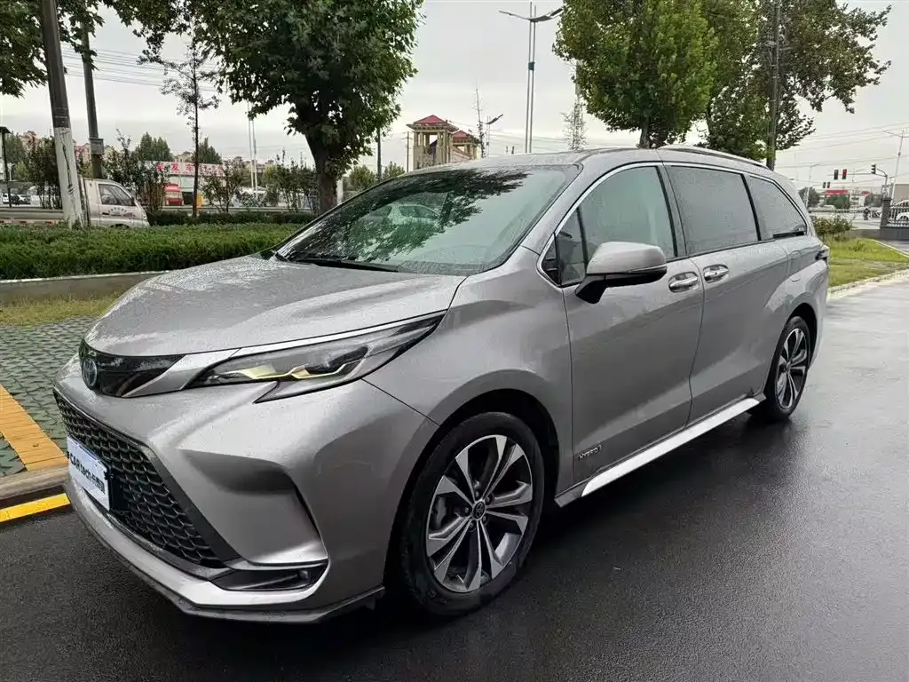 Toyota Granvia — фото 1