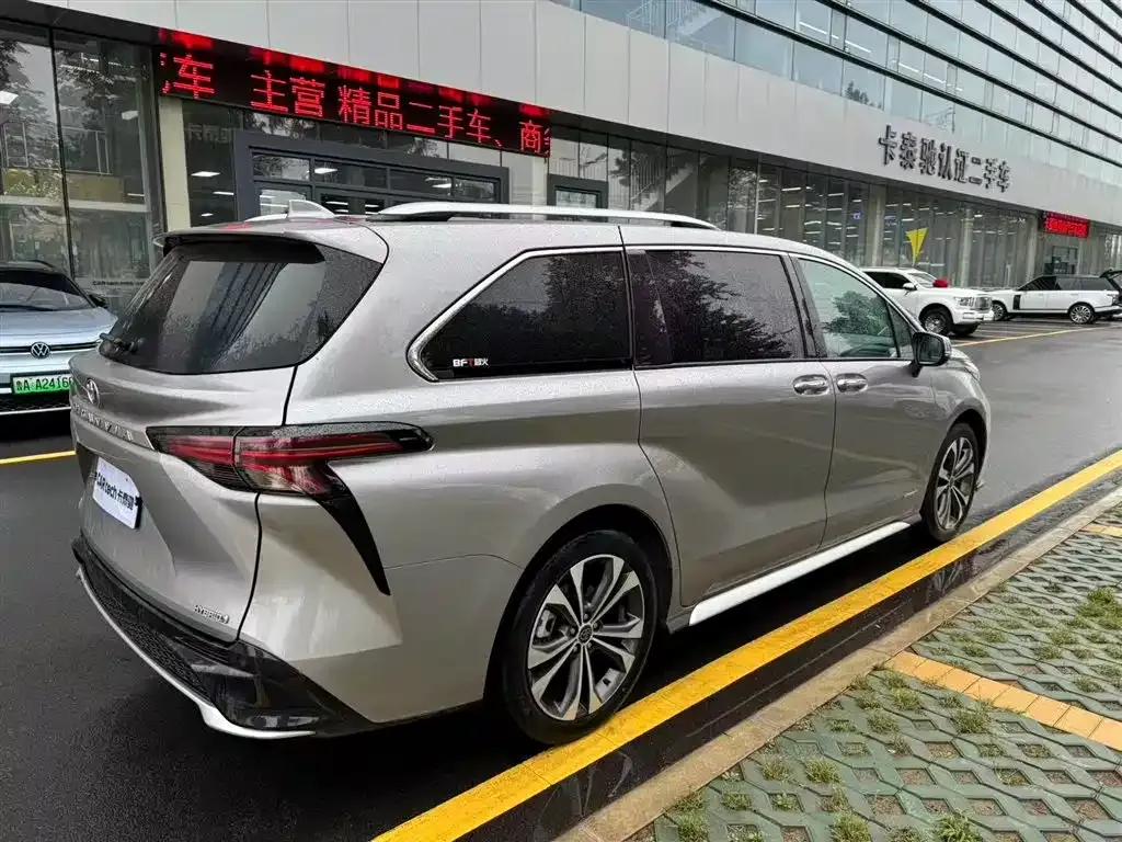 Toyota Granvia — фото 4