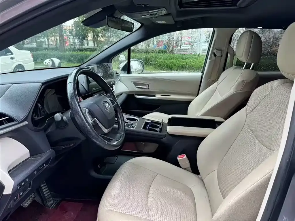Toyota Granvia — фото 9