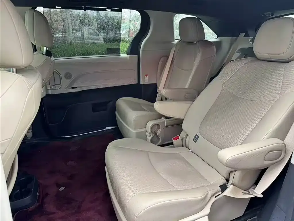 Toyota Granvia — фото 7