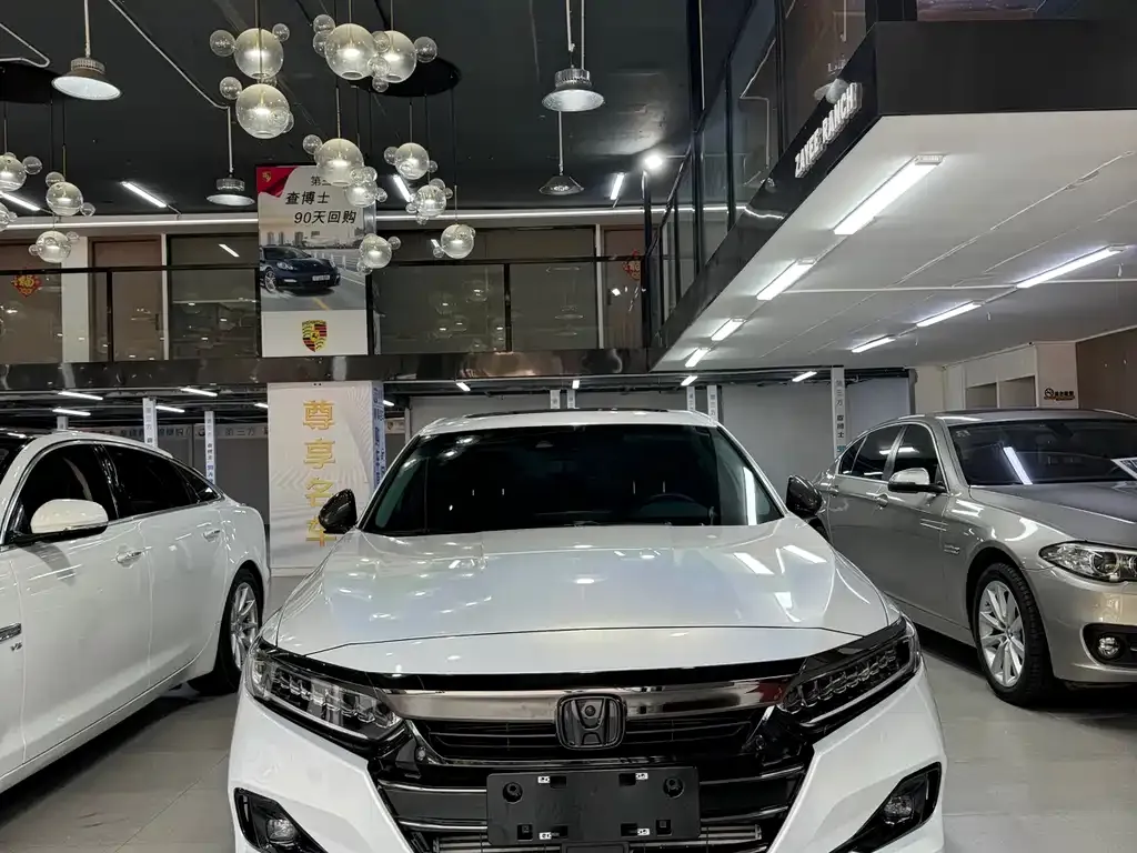 Honda Accord — фото 1