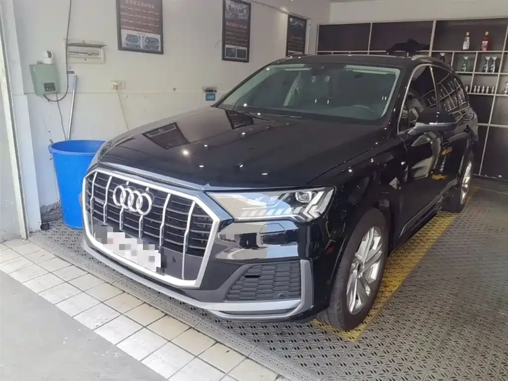 Audi Q7 — фото 1