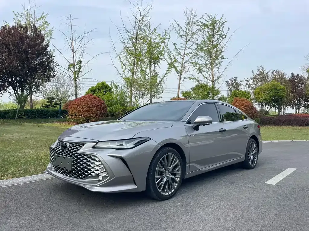 Toyota Avalon — фото 1