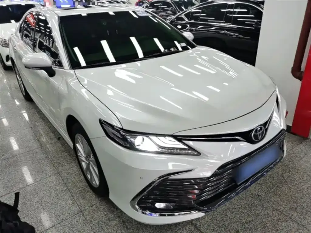 Toyota Camry — фото 6