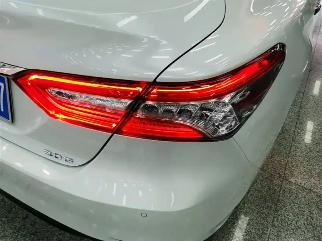 Toyota Camry — фото 7