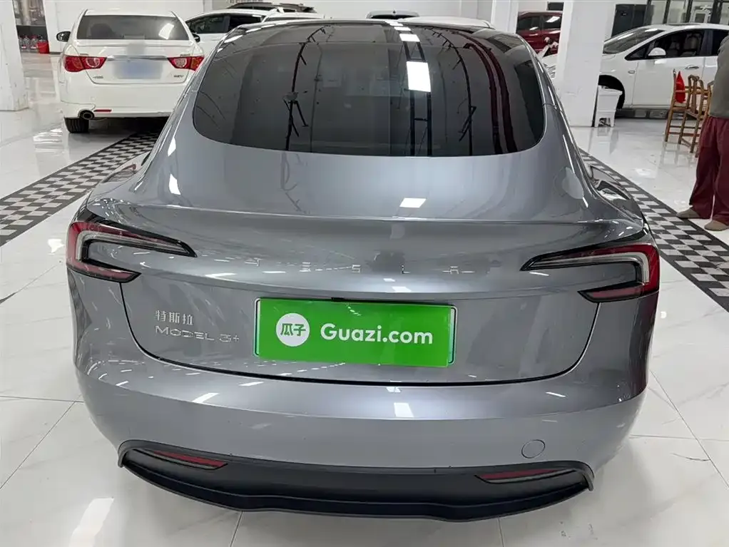 Tesla Model 3 — фото 10