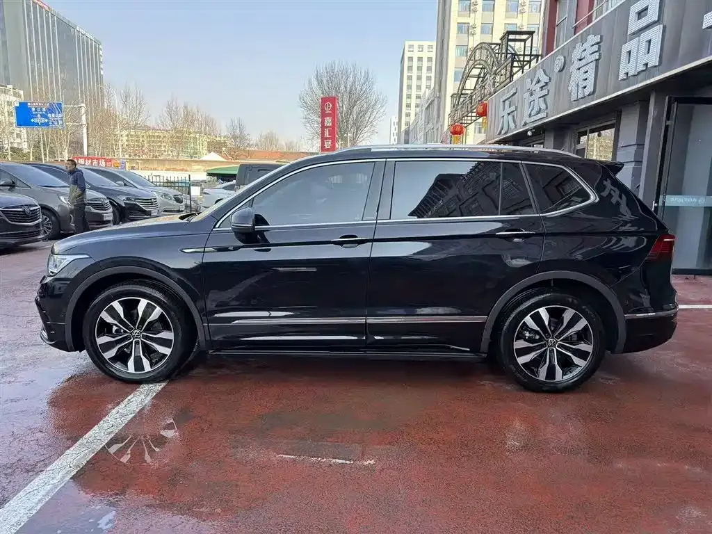 Volkswagen Tiguan L — фото 6