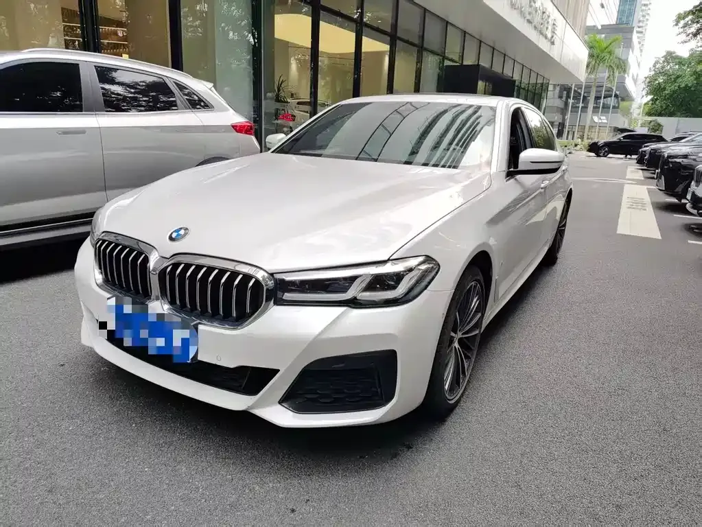 BMW 5 Series — фото 1