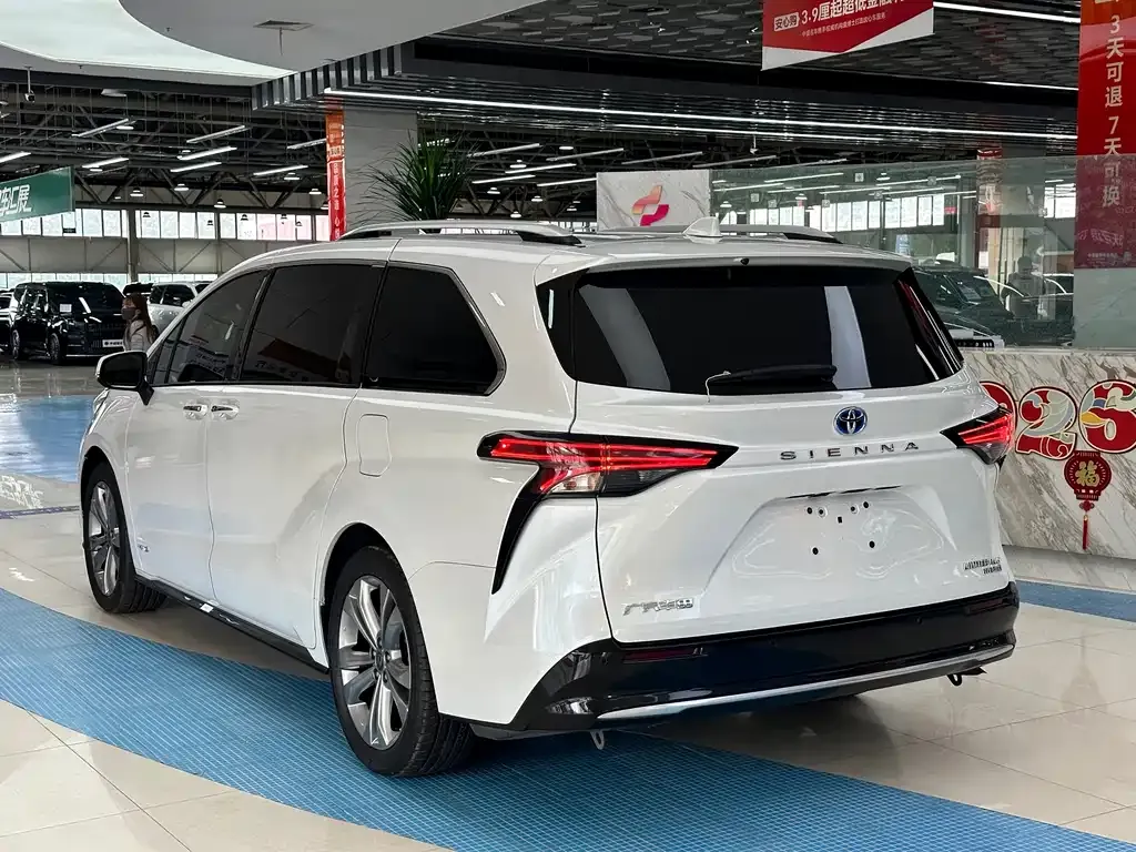 Toyota Sienna — фото 9