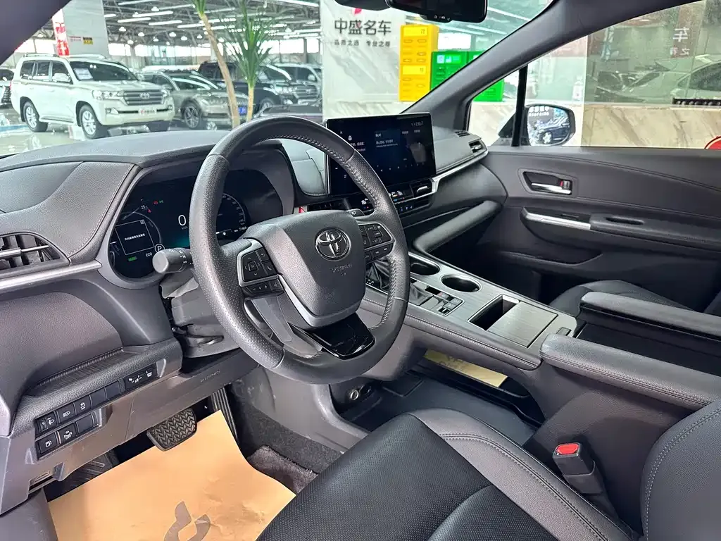 Toyota Sienna — фото 8