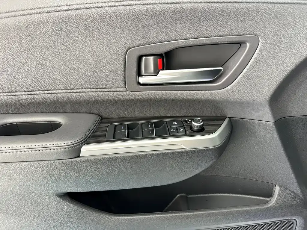 Toyota Sienna — фото 10