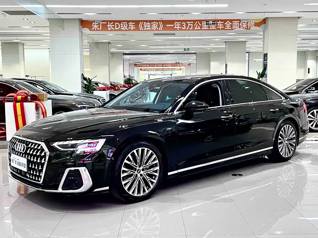 Audi A8 — фото 1