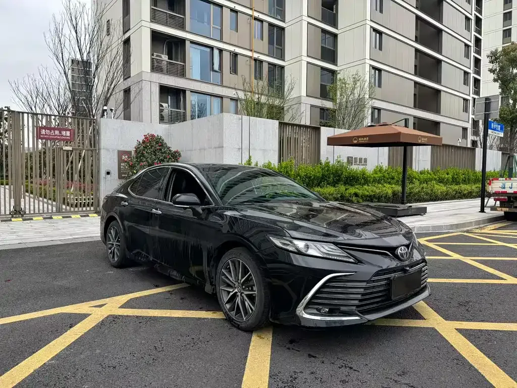 Toyota Camry — фото 8