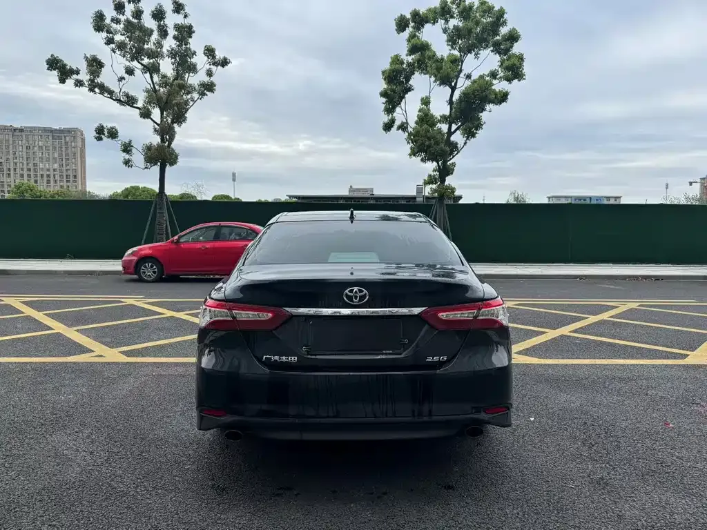 Toyota Camry — фото 6