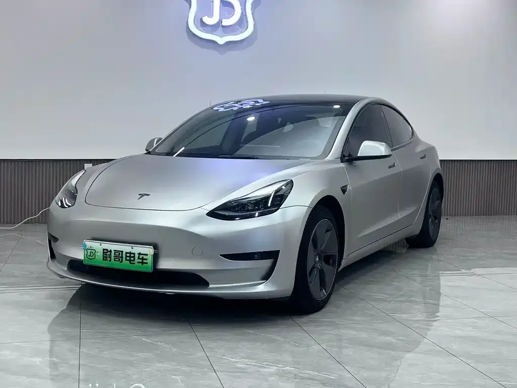 Tesla Model 3 — фото 1