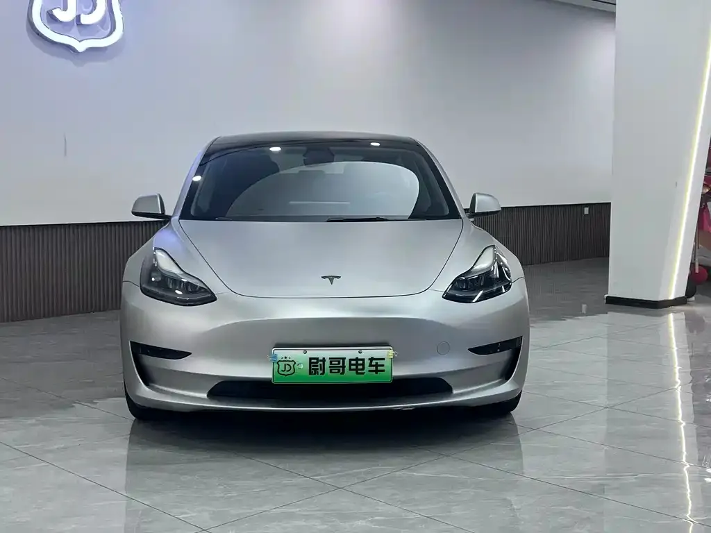 Tesla Model 3 — фото 3