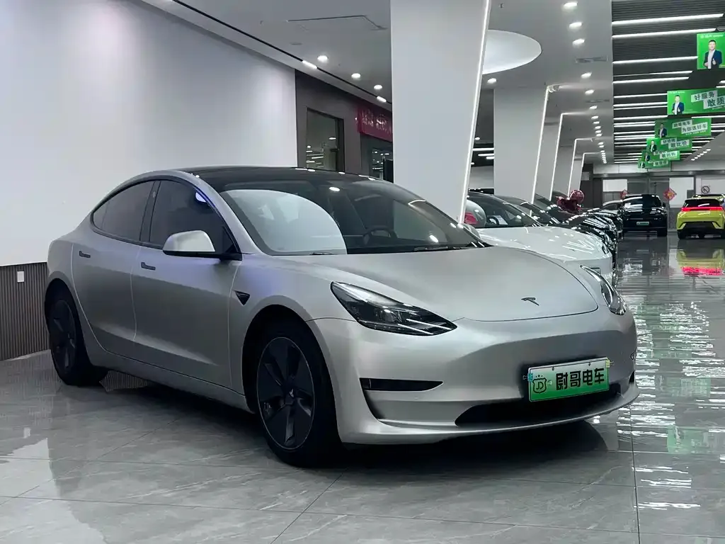 Tesla Model 3 — фото 4