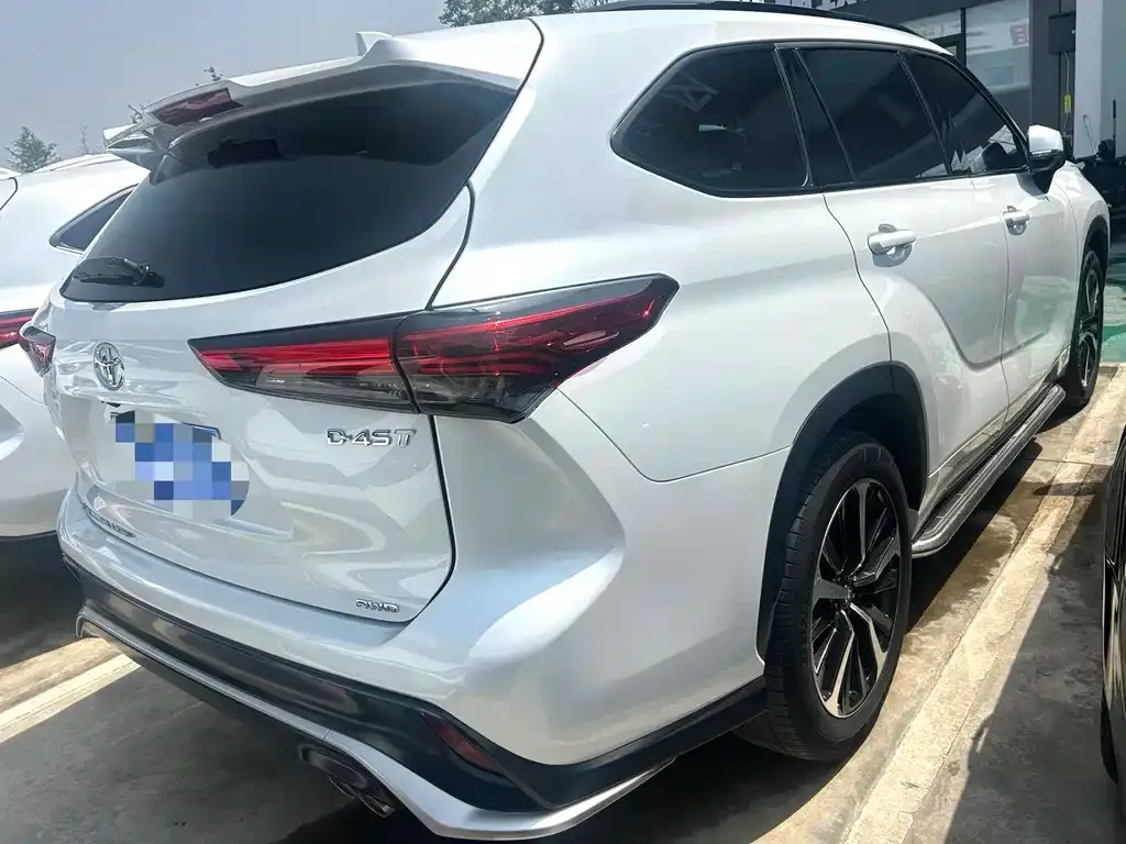 Toyota Crown Kluger 2023 из CN, фото 2