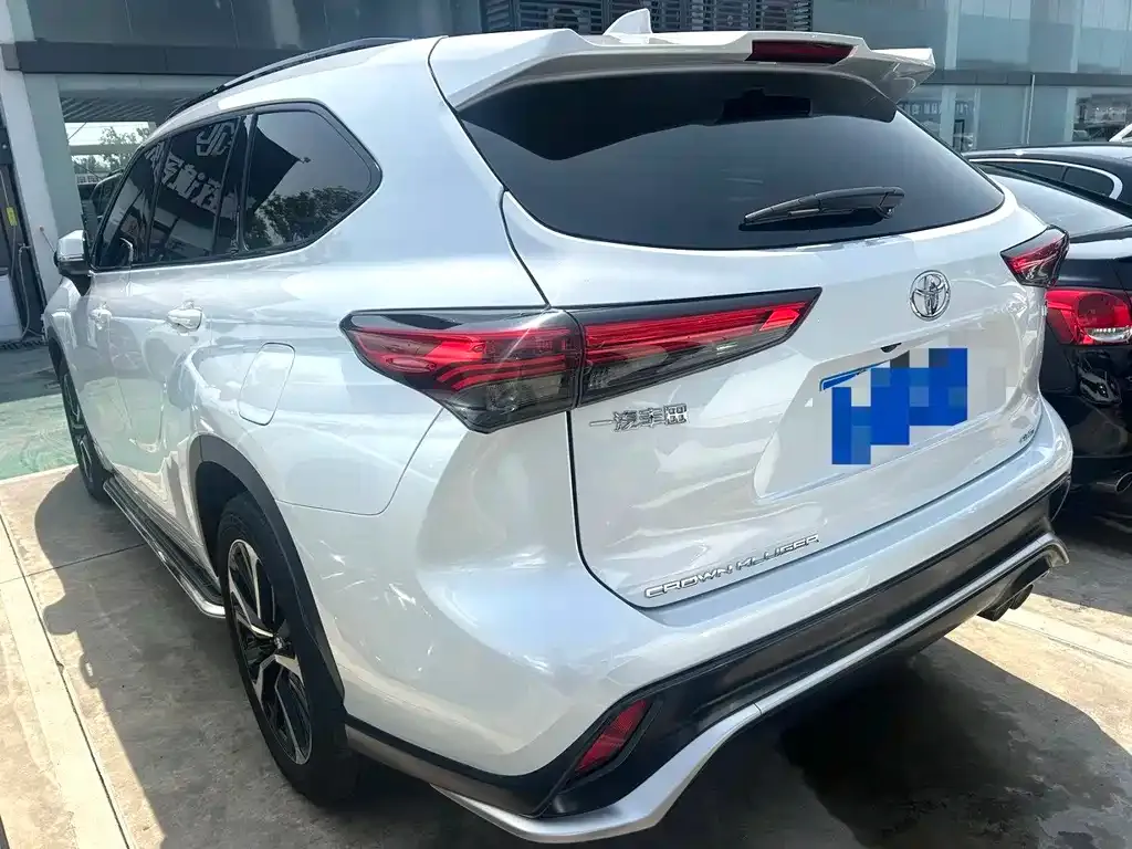 Toyota Crown Kluger 2023 из CN, фото 4
