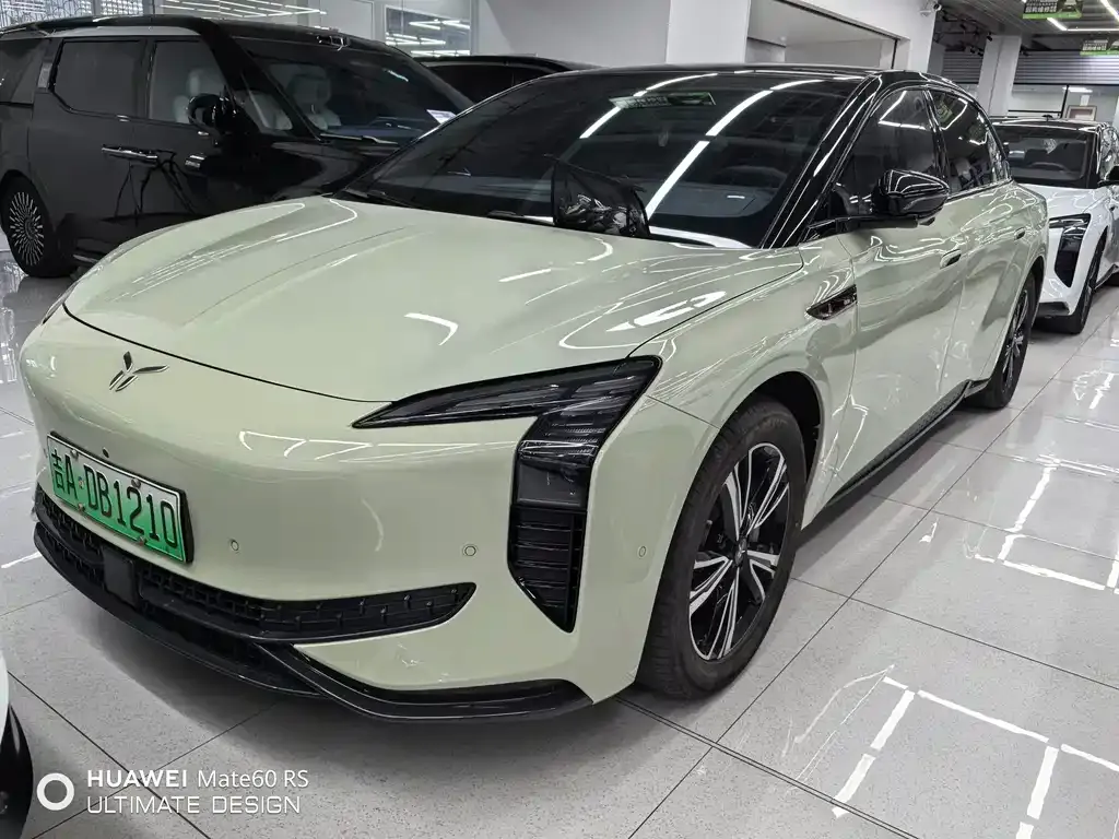 Hongqi EH7