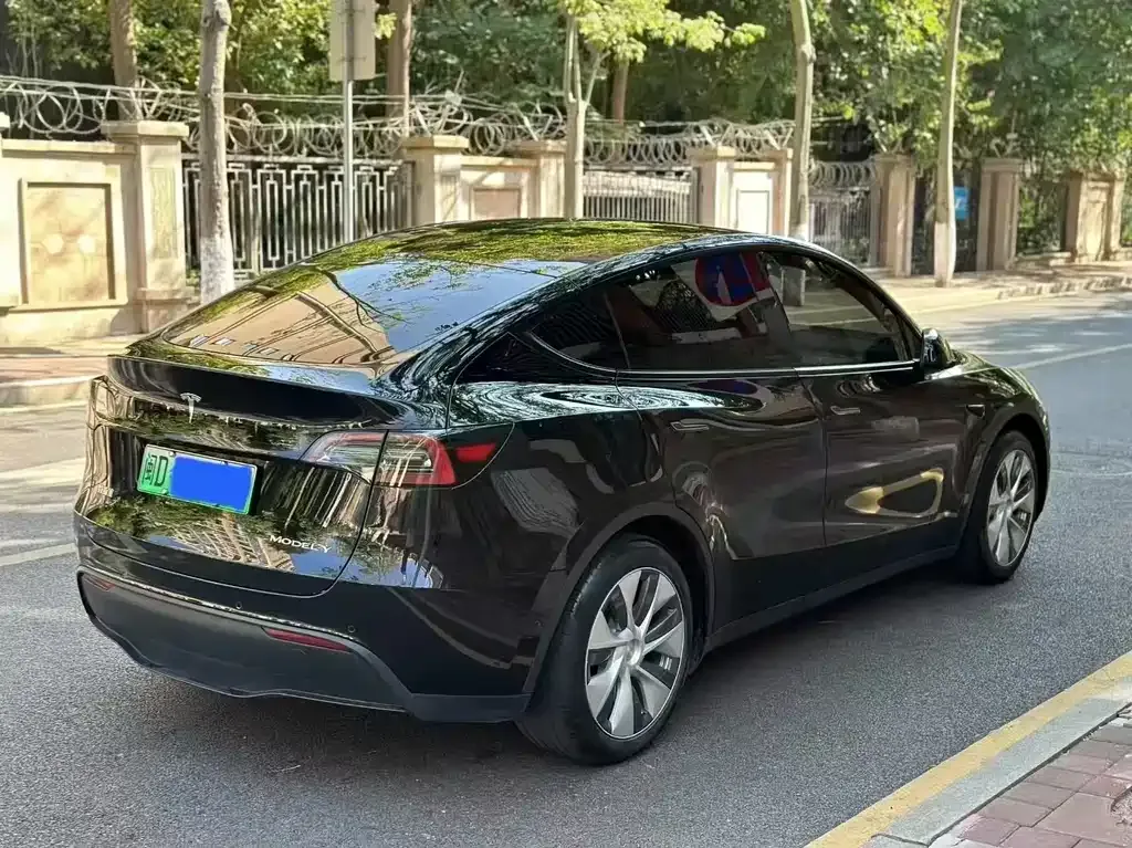 Tesla Model Y — фото 4