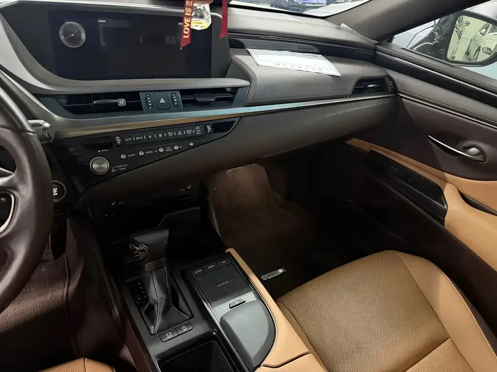 Lexus ES 2021 из CN, фото 8