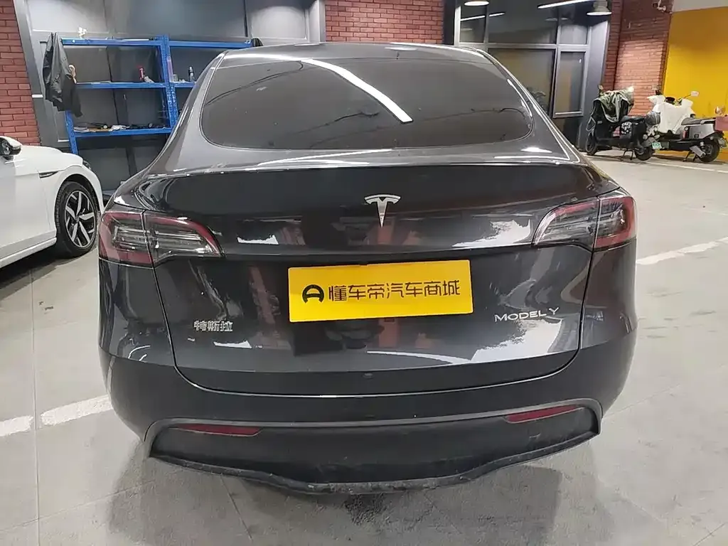 Tesla Model Y — фото 4