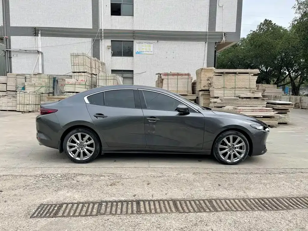 Mazda 3 Axela — фото 10