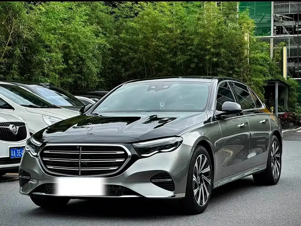 Mercedes-Benz E-Class — фото 1