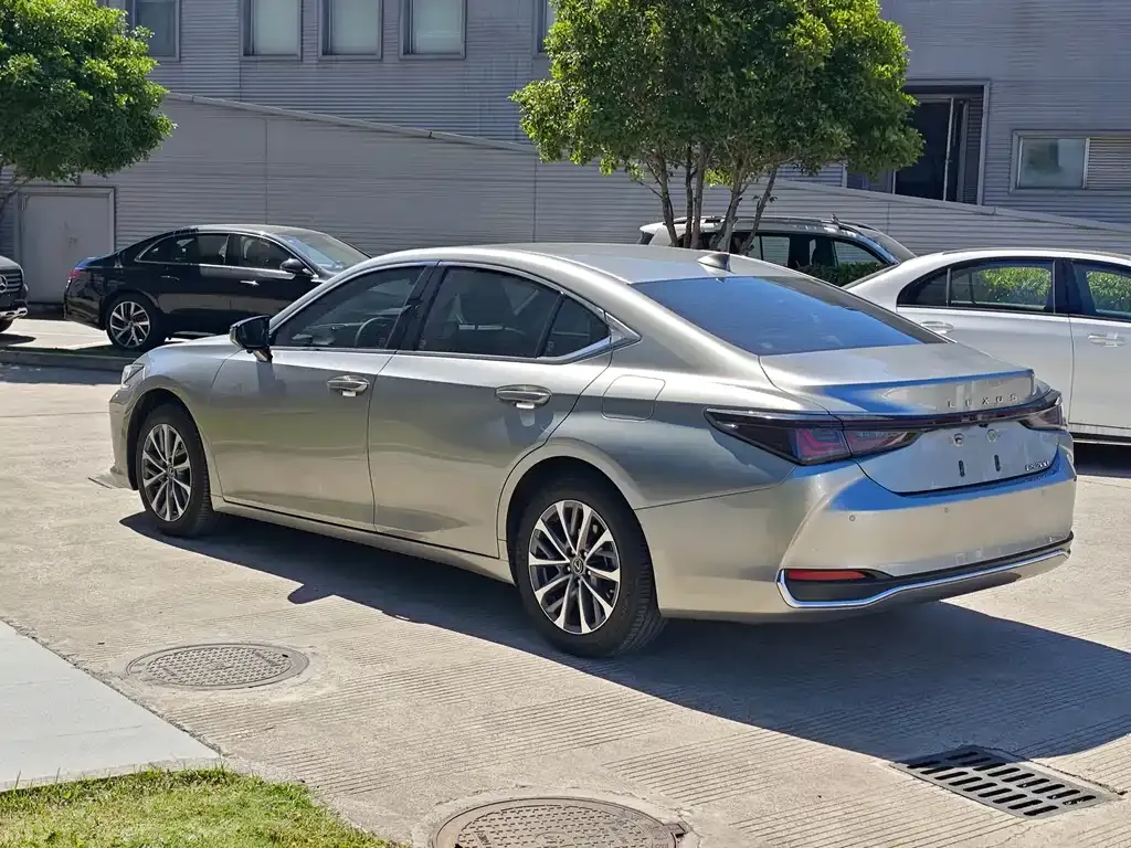 Lexus ES — фото 10