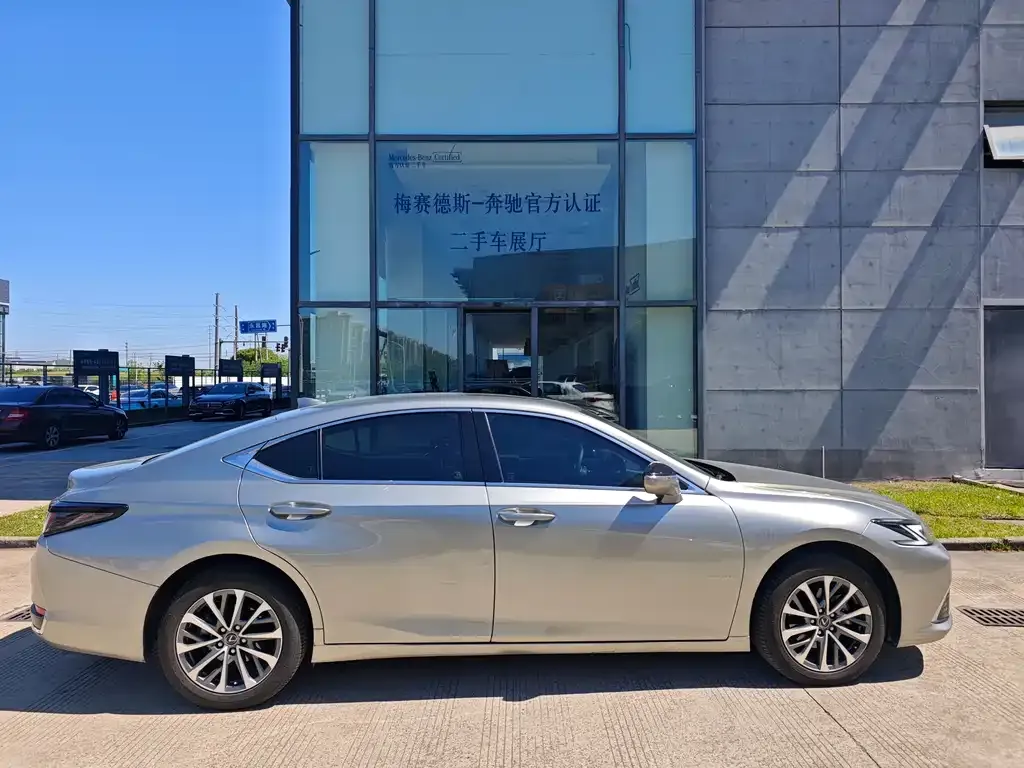 Lexus ES — фото 8