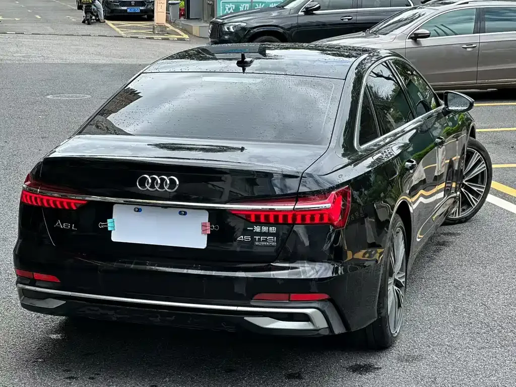 Audi A6L — фото 10