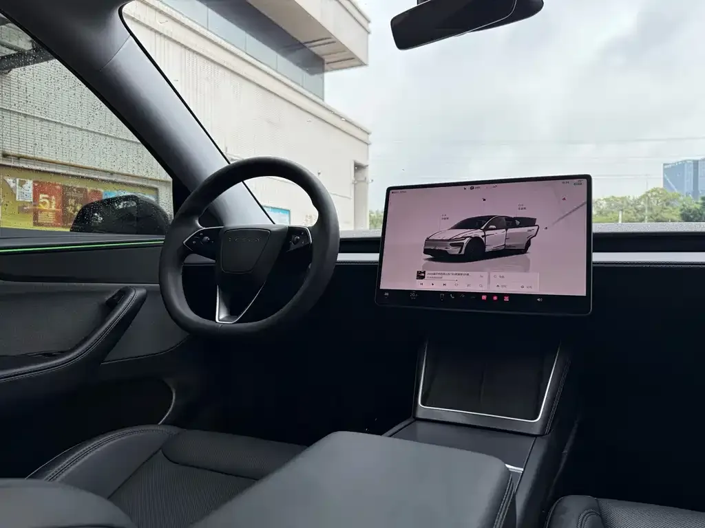 Tesla Model Y — фото 4