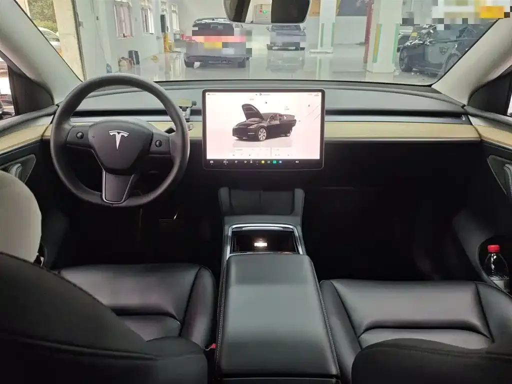Tesla Model Y — фото 3