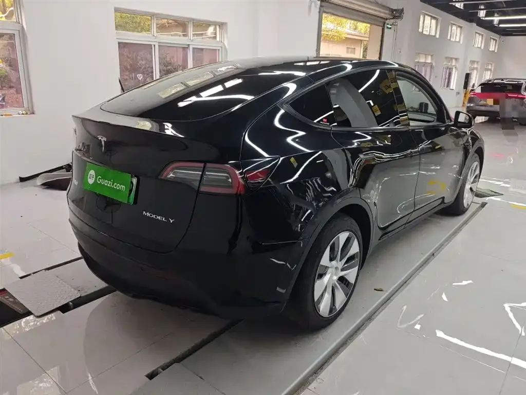 Tesla Model Y — фото 8